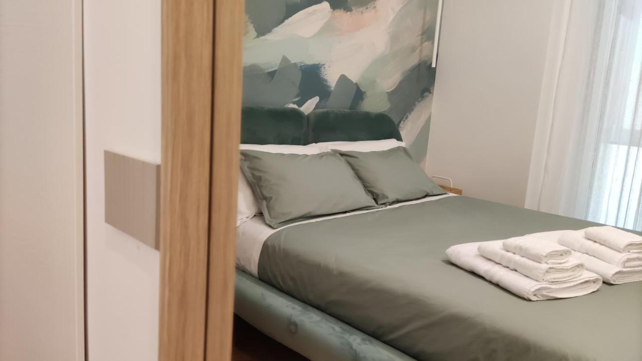 Toledo Lab Hotel เนเปิลส์ ภายนอก รูปภาพ